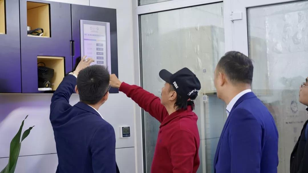 人生就是博手机版董事长赵密升&容中尔甲